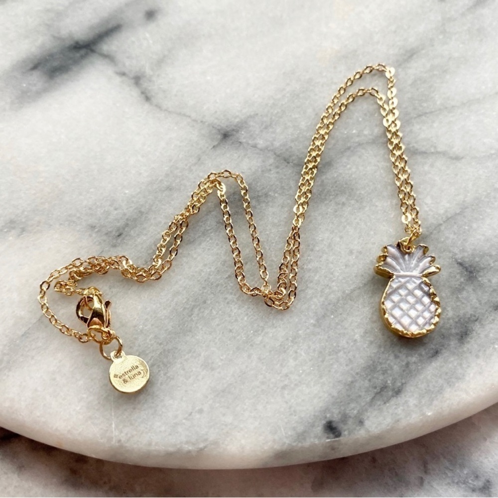 🆕🍍14k Gold Carved Shell Pineapple🍍